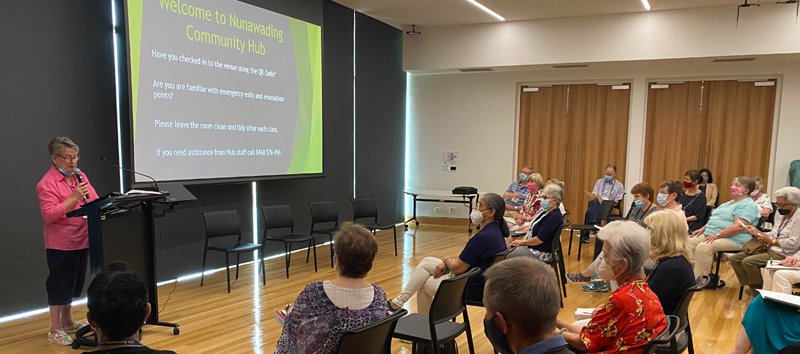 Elsie addresses front-line volunteers briefing 2022